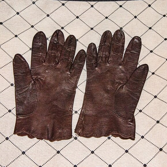 Vintage Ladies Fine Leather gloves Size Medium Fine split Leather Brown - Picture 2 of 2